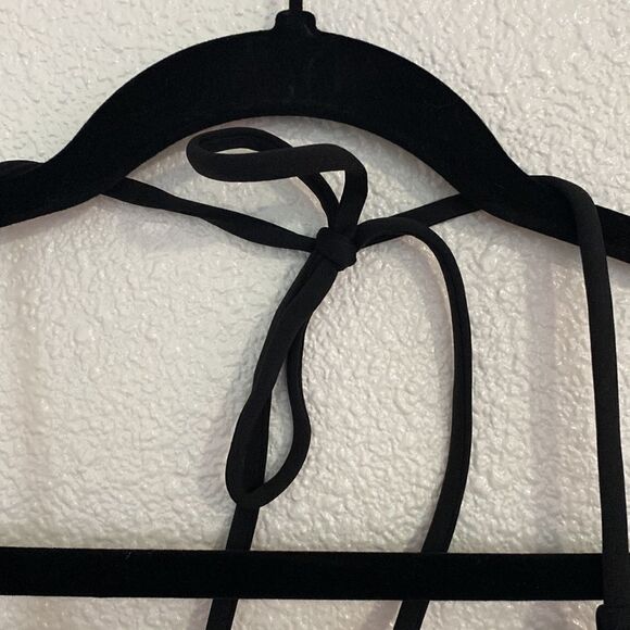 NWT- Volcom black simply seamless triangle bikini top- Size medium - Picture 7 of 12